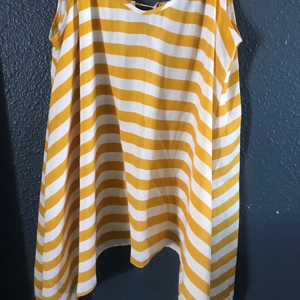 Blouse - Picture 2 of 3